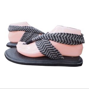 Sanuk sz 8 yoga sling sandal black white chevron